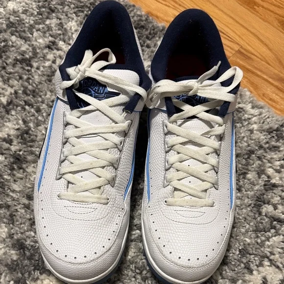 Jordan Men's White and Navy Sneakers - Picture 1 of 7